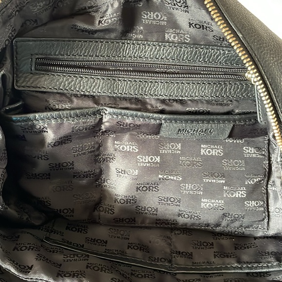 Michael kors black leather handbag gold hardware multiple pockets - Picture 9 of 10